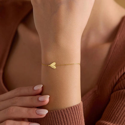 Pulsera personalizada con corazones grabados